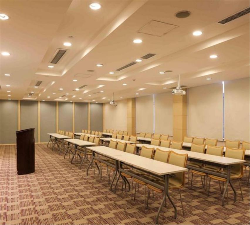 Ji Hotel Xianggang Middle Road Qingdao Extérieur photo